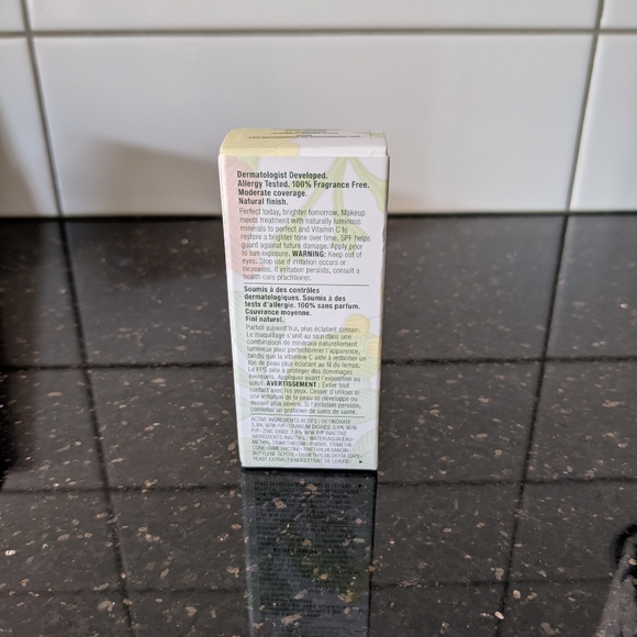 Clinique Even Better SPF 15 foundation. NWT. - Picture 4 of 4